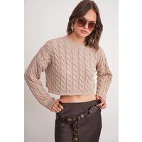Klassischer Zopfstrickpullover im Cropped-Schnitt