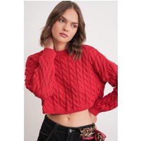 Grob gestrickter Crop-Pullover mit Zopfmuster