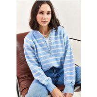 Gestreifter Strickpullover mit Knopfkragen