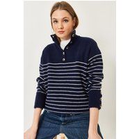 Gestreifter Strickpullover mit Knopfkragen