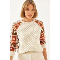 Strukturierter Strickpullover mit gemusterten Ärmeln