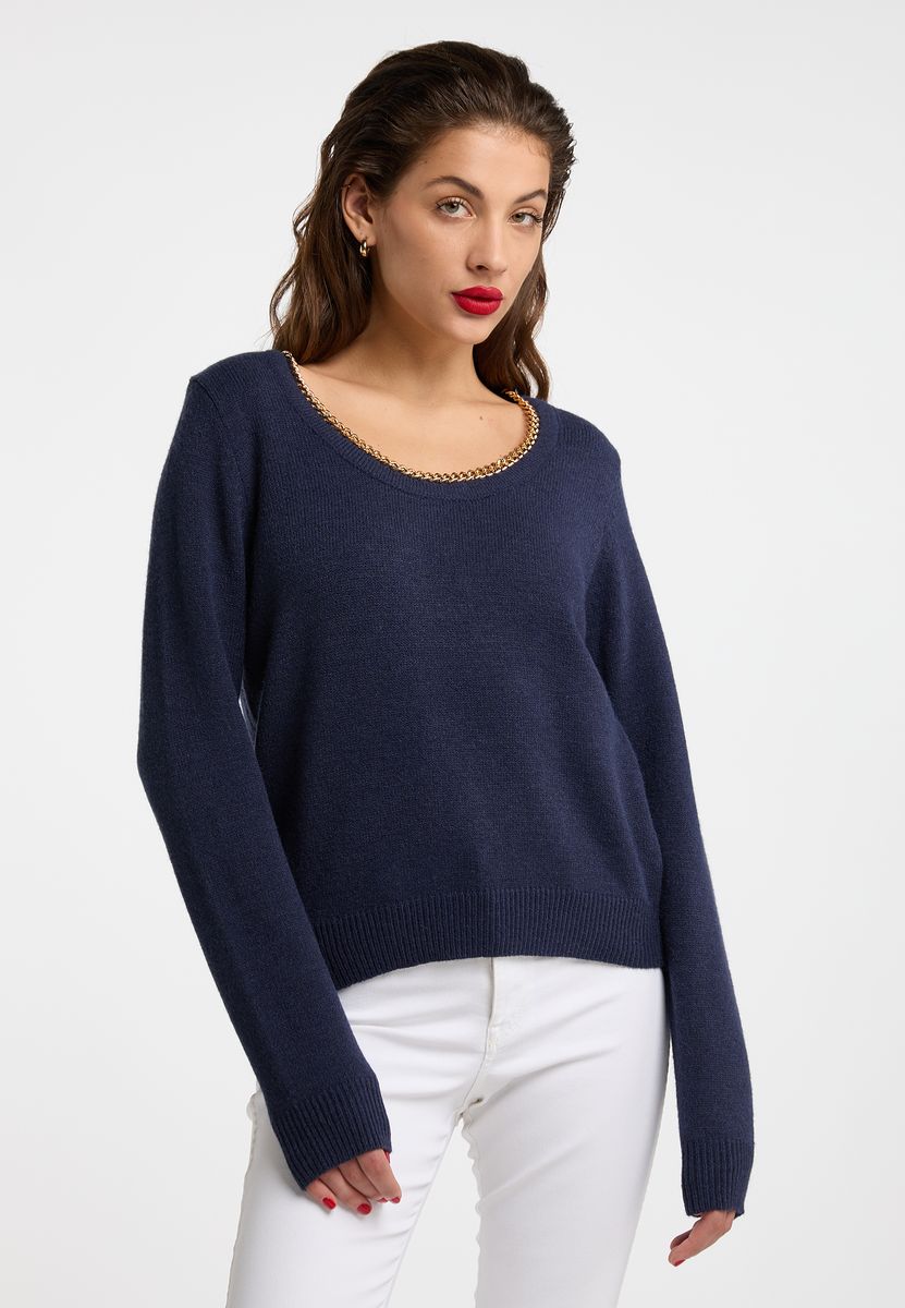 Eleganter Strickpullover mit Kette