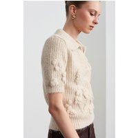 Strukturierter Polopullover mit Blumenapplikationen