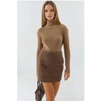 Figurbetonter Rollkragenpullover mit Rippstruktur