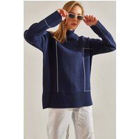 Geometrischer Rollkragenpullover mit Linien