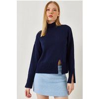 Lockerer Rollkragenpullover mit Schlitz