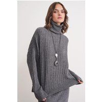 Oversized Rollkragenpullover in Rippstrick