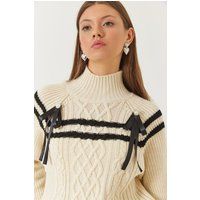Zopfstrick-Rollkragenpullover mit Schleifendetail