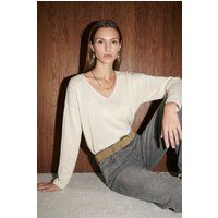 Entspannter Rippstrick-Pullover mit V-Ausschnitt