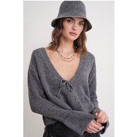 Kurzer Strickpullover mit Rüschensaum