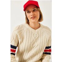 Zopfstrickpullover mit gestreiften Ärmeln