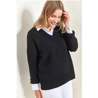 Lockerer Strickpullover mit V-Ausschnitt