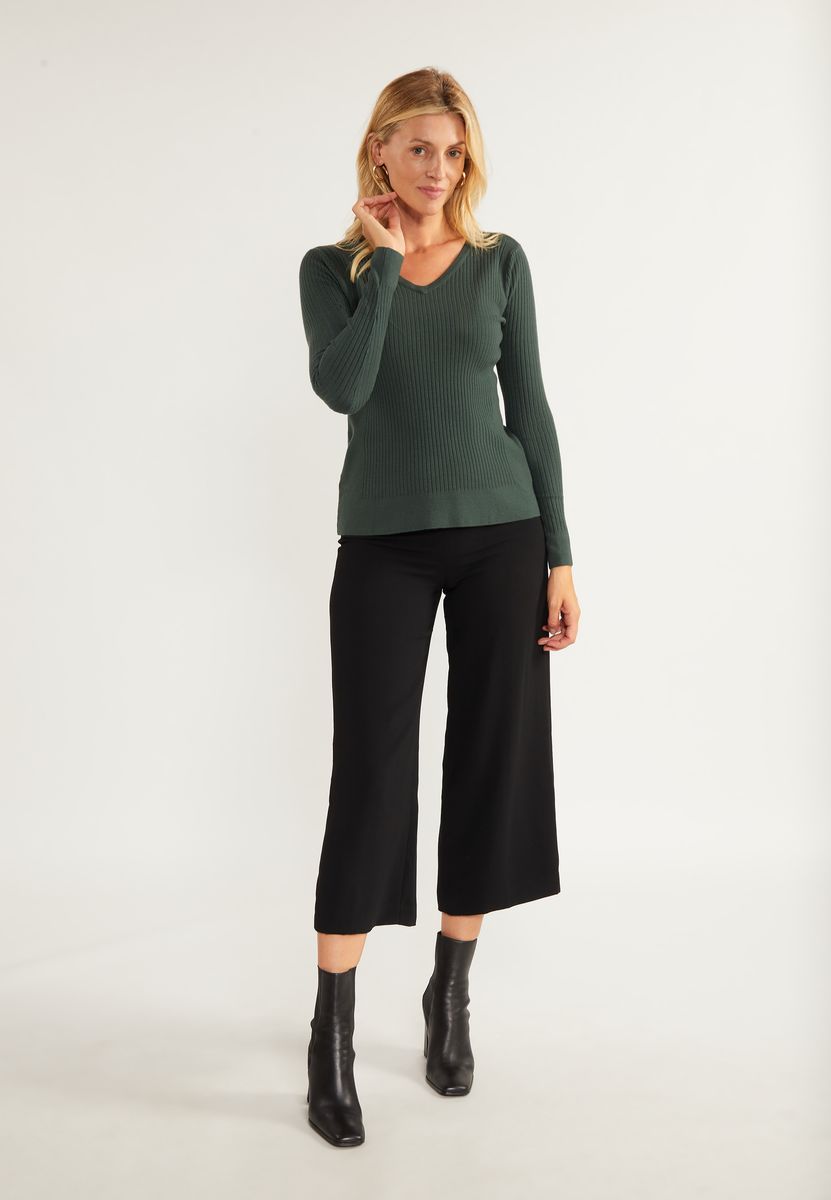 Klassischer Rippstrick-Pullover mit V-Ausschnitt