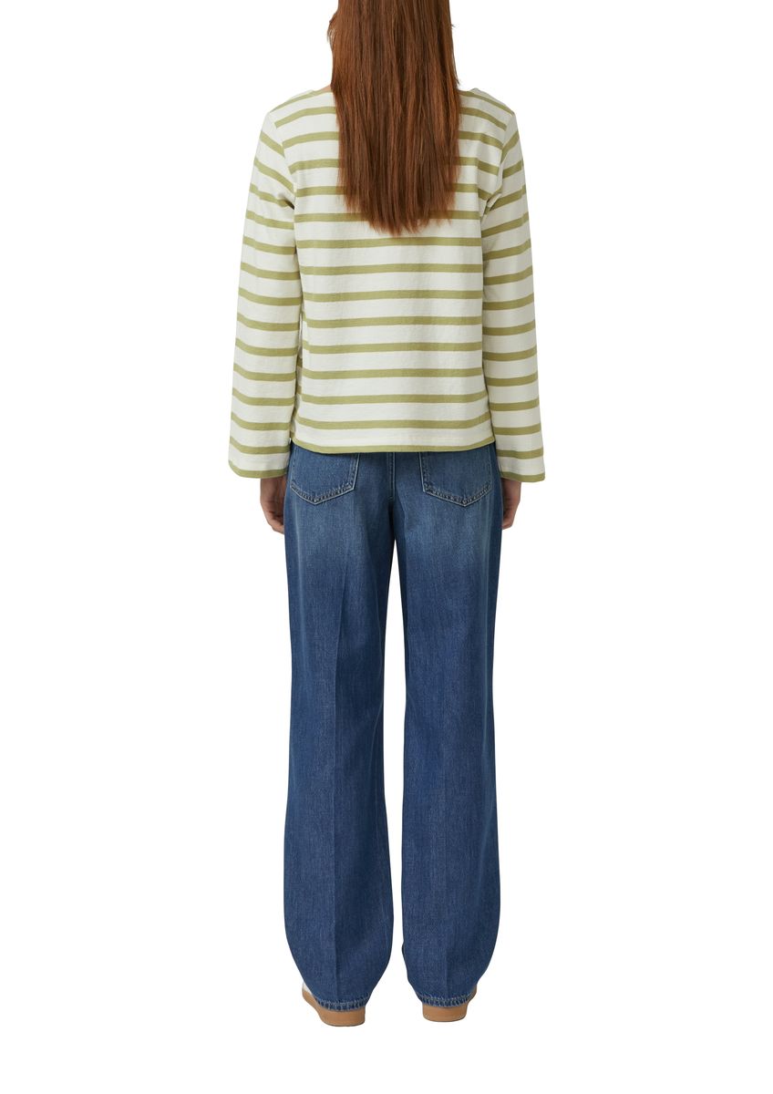 Gestreiftes Sweatshirt mit U-Boot-Ausschnitt