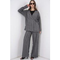 Strukturiertes Set aus Kimono und weiter Hose