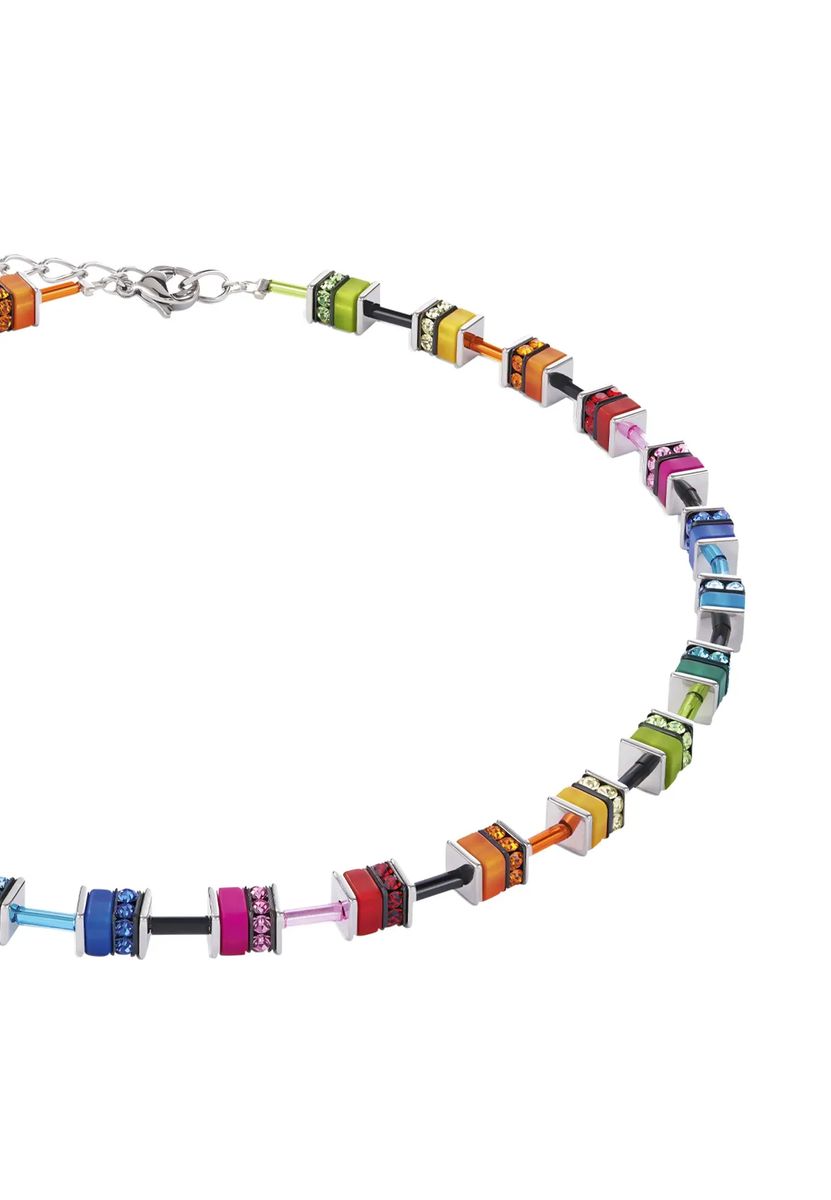 Halskette mit geometrischen Würfeln und Strass