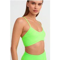 Geripptes Crop-Top mit V-Ausschnitt