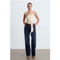 Elegantes Bandeau-Top mit Knotendetail