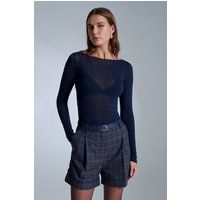 Minimalistisches Stricktop mit U-Boot-Ausschnitt