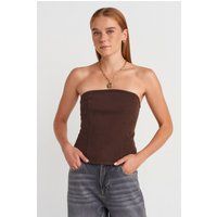 Tailliertes trägerloses Peplum-Top