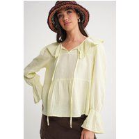 Gestufte Musselin-Bluse mit Volantkragen