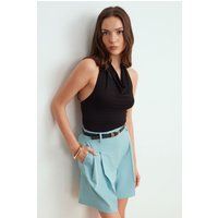 Elegantes Halterneck-Top mit Wasserfallausschnitt