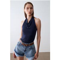 Elegantes Neckholder-Top mit Wasserfallausschnitt