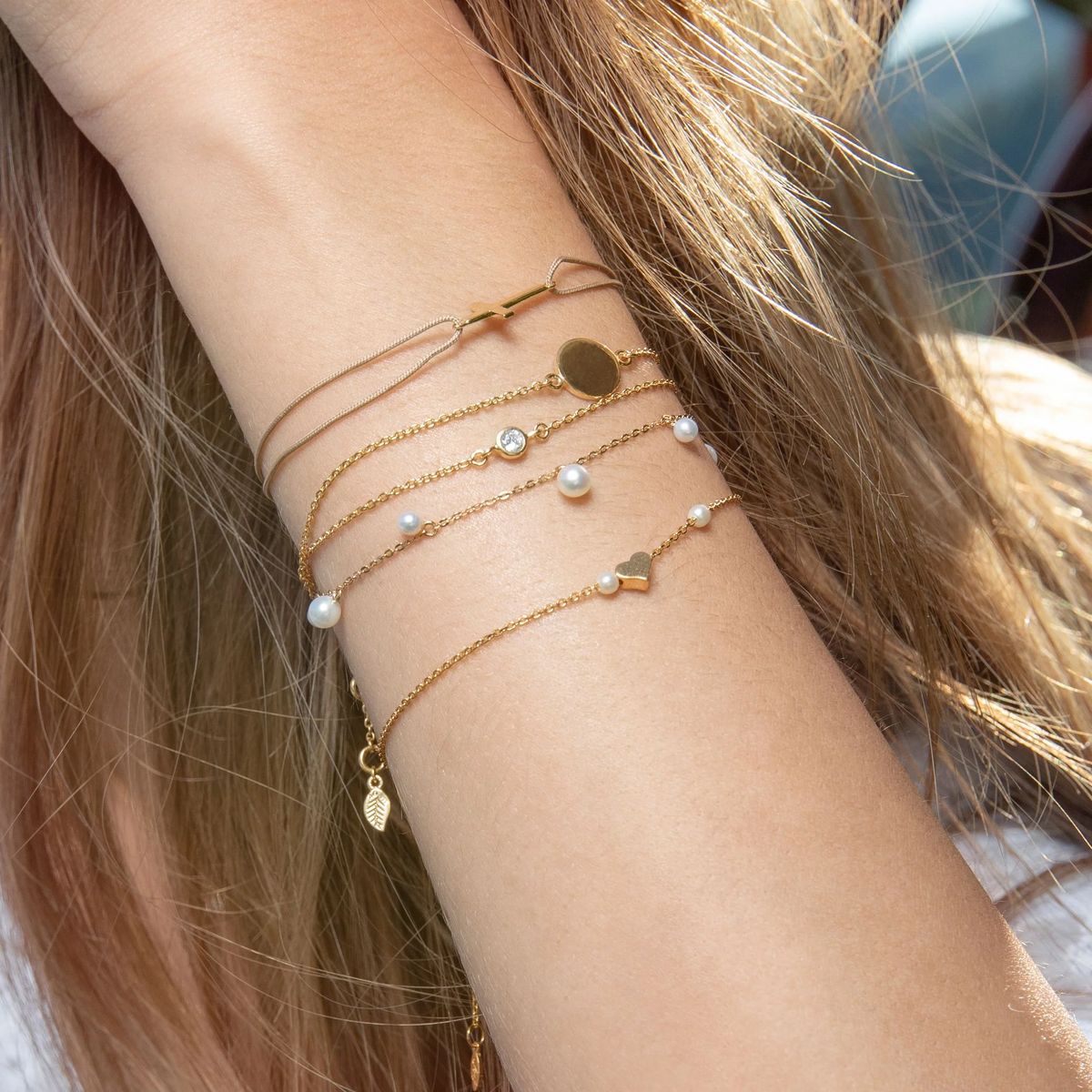 Minimalistisches verstellbares Kreuz-Kordelarmband