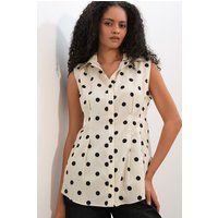 Taillierte ärmellose Polka-Dot-Bluse