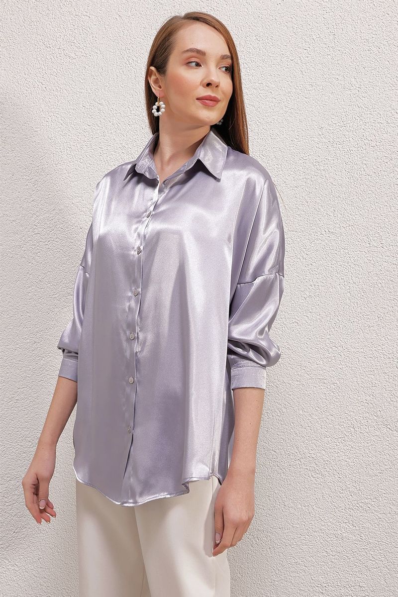Oversized Satinhemd mit Knopfleiste