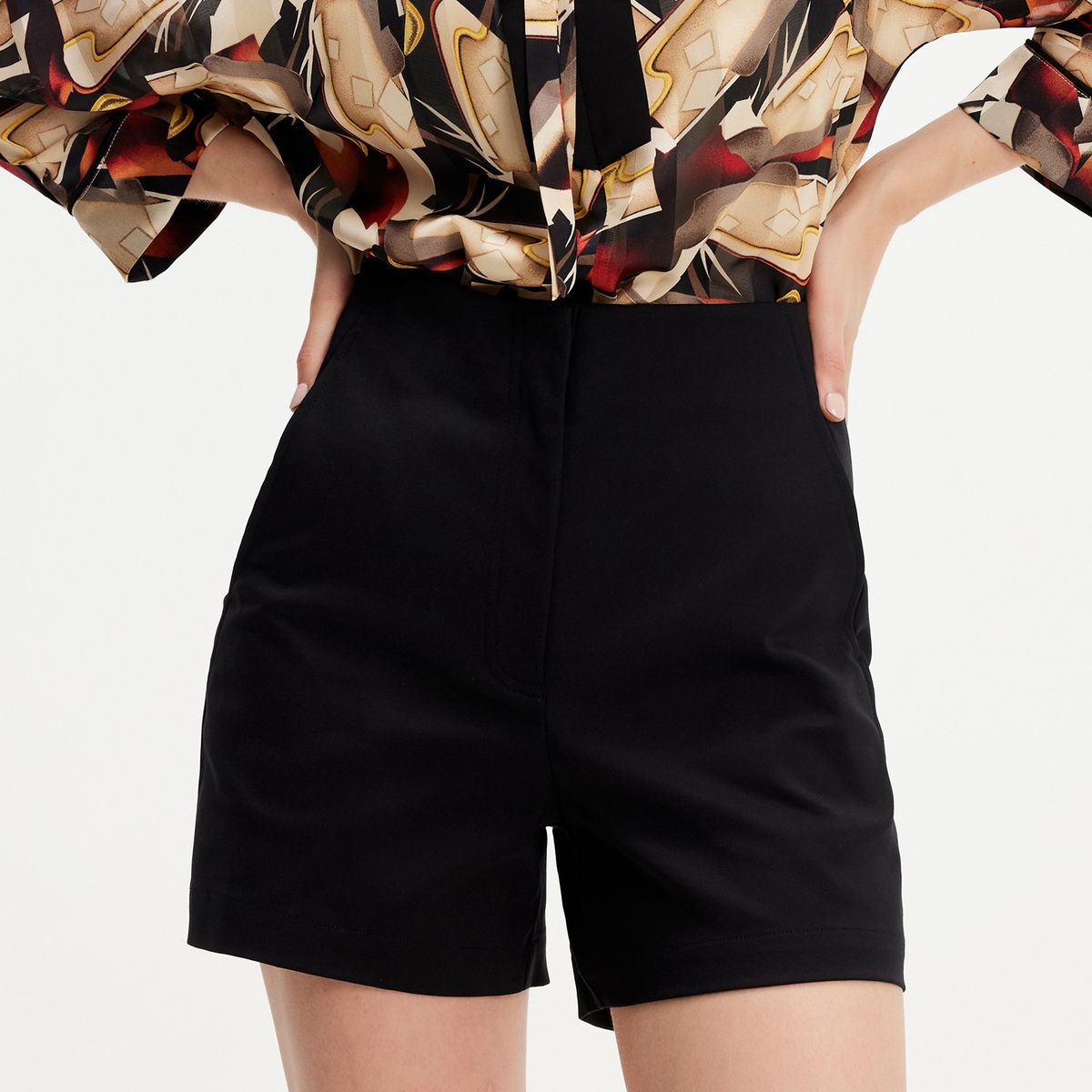 Strukturierte Baumwoll-Bermudashorts mit hohem Bund