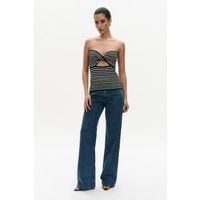 Gestreiftes trägerloses Stricktop mit Cut-out