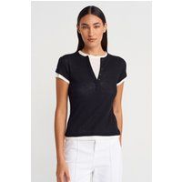 Eng anliegendes Henley-Shirt mit Lagen-Look