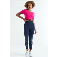 Sportliches Crop-Top mit Wickel-Detail
