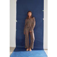 Zarte Spitzenhose mit weitem Bein