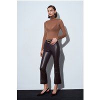 Hochtaillierte Flared-Leggings aus Kunstleder