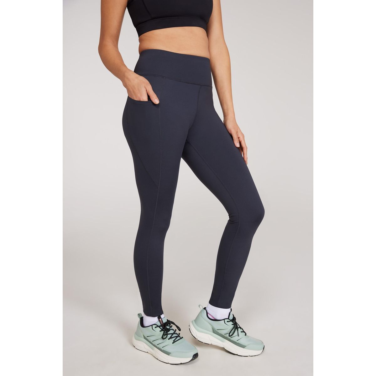 Hochgeschnittene Performance-Leggings mit Tasche