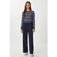 Zeitlose Faltenhose mit geradem Bein