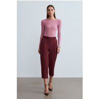 Taillierte Capri-Zigarettenhose mit Gürtel