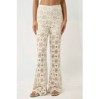 Weite Hose mit Cut-Out-Details