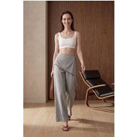 Weite Hose mit asymmetrischem Wickeldetail
