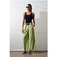 Hoch taillierte Plisseehose mit weitem Bein