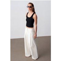 Hochbundhose mit weitem Bein und Falten