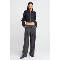 Hochtaillierte Bundfaltenhose mit weitem Bein