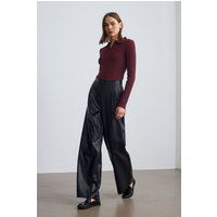 Hochtaillierte Kunstlederhose mit weitem Bein