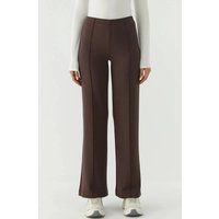 Weite Hose mit Rippendetails
