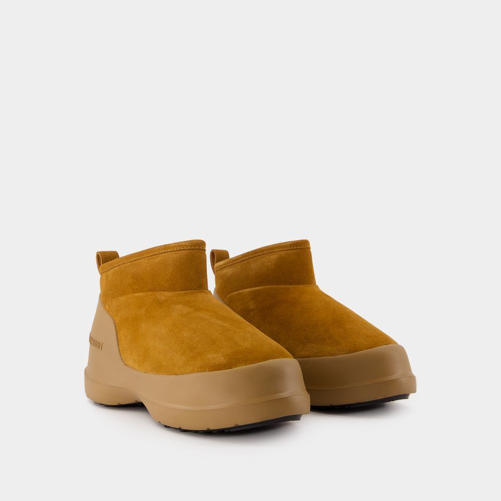 Niedrige Wildleder-Stiefeletten zum Reinschlüpfen