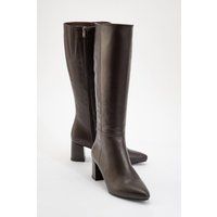 Klassische Lederstiefel mit Blockabsatz