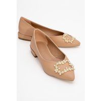 Perlenverzierte Ballerinas mit spitzer Kappe