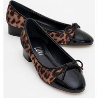 Leopard-Pumps mit Schleifendetail